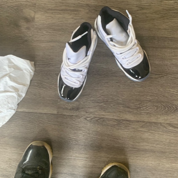 Used clothes and sneakers - Picture 10 of 15